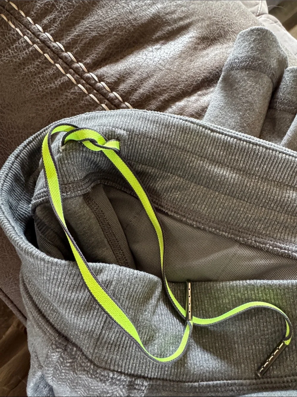 Lululemon men’s Gray straight leg drawstring waist sweatpants.